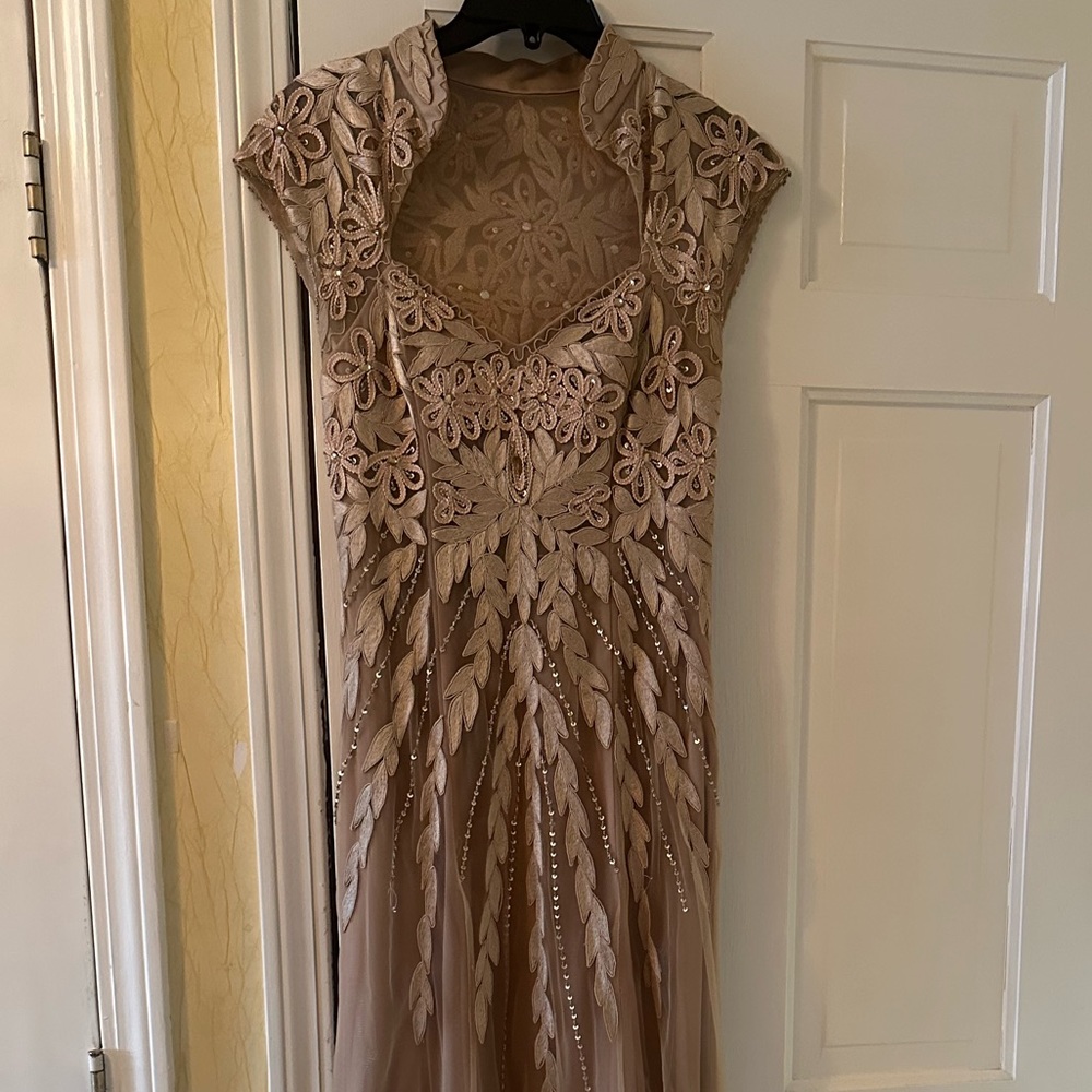 Gold high-neck elegant gown